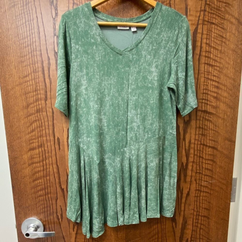 Logo lori Goldstein green tie dye‎ asymmetrical tunic top